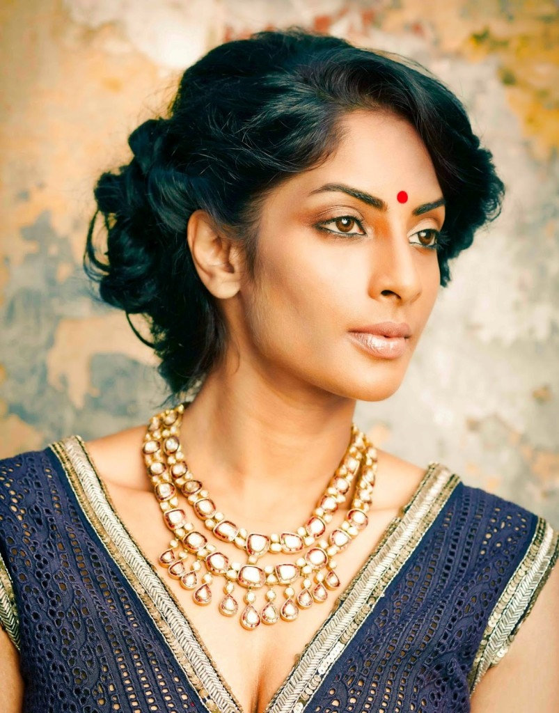 Sriya Reddy Deep cleavage blouse, Bolly Tube