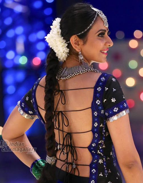 rp_HotRakulPreetSinghnudebarebackwithoutbrasexyblousepic.jpg