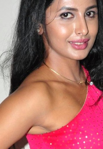 Semi nude Rajshri Ponnappa naked arm pit photo hot side boobs pic, Bolly Tube