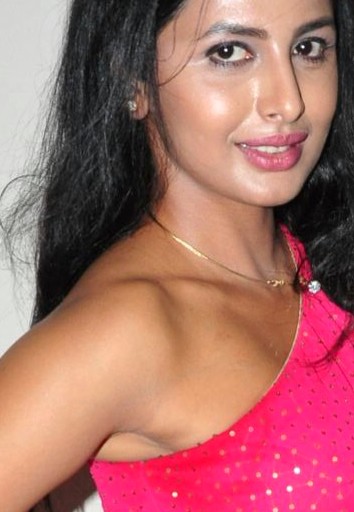 Semi nude Rajshri Ponnappa naked arm pit photo (1)