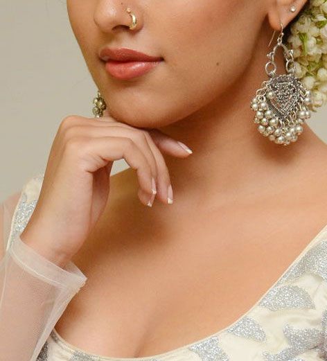 Anu Emmanuel naked finger sexy nude cleavage ha(3)