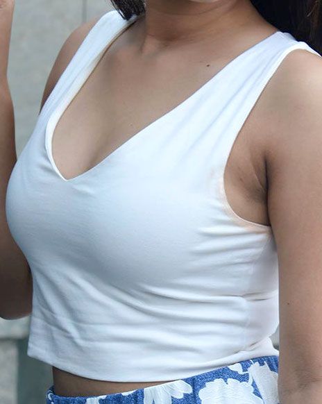 Hot actress Yamini Bhaskar bra impression on blouse nude pic, Bolly Tube
