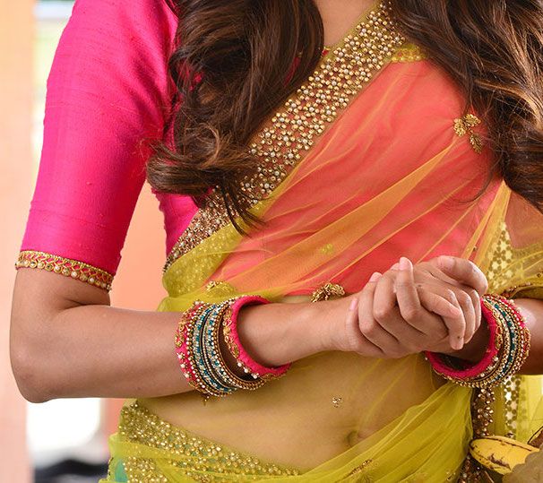 Pragya Jaiswal nude navel transparent half saree close up, Bolly Tube