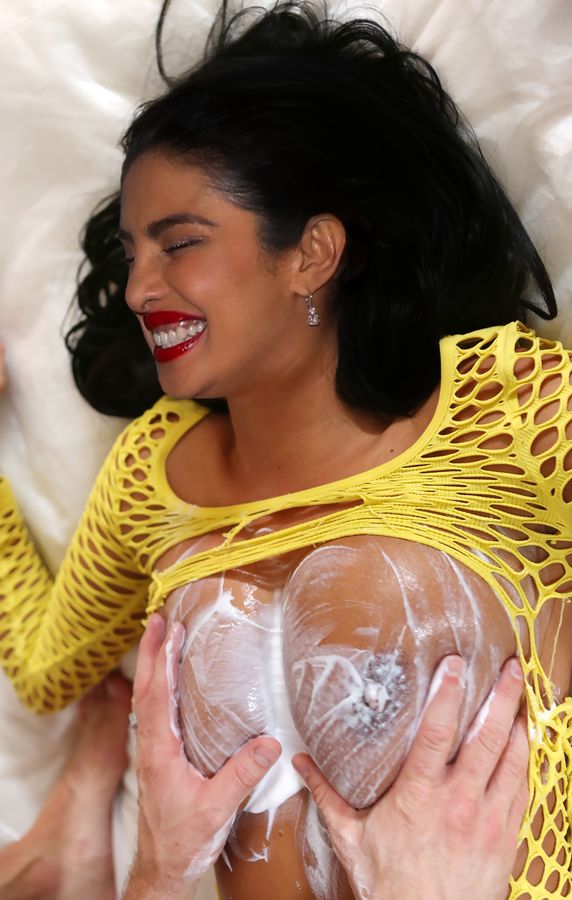 Priyanka Chopra big boobs cum massage without bra desi actress fakes