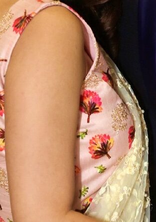 Priya Singh sleeveless blouse hot small boobs sexy blouse side view, Bolly Tube