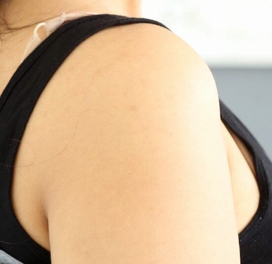 Priyanka Jawalkar cute boobs side view in sleeveless top white bra visible, Bolly Tube