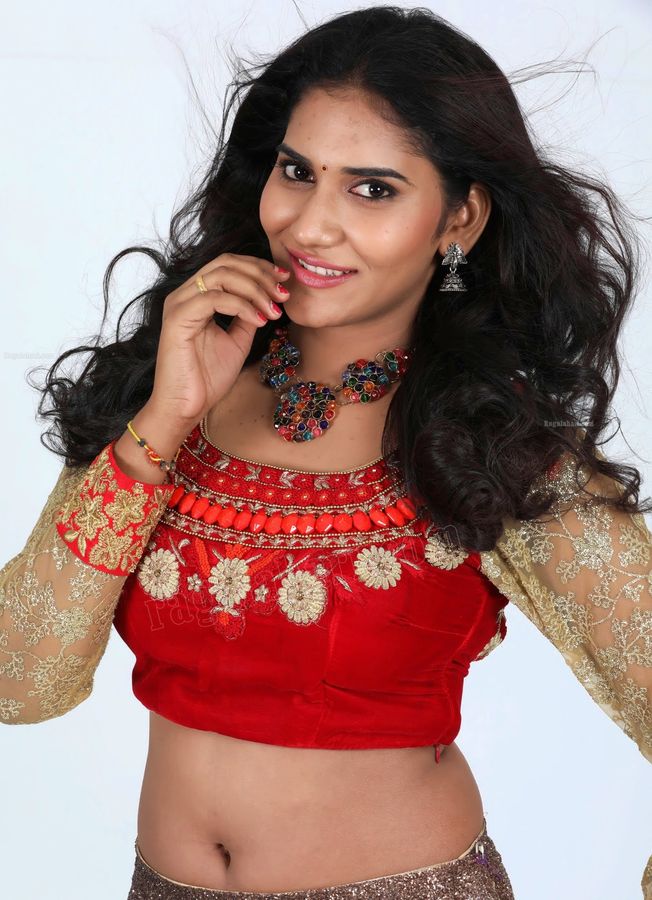 Swapna Sweety deep navel naked hip red hot blouse wallpaper HD, Bolly Tube