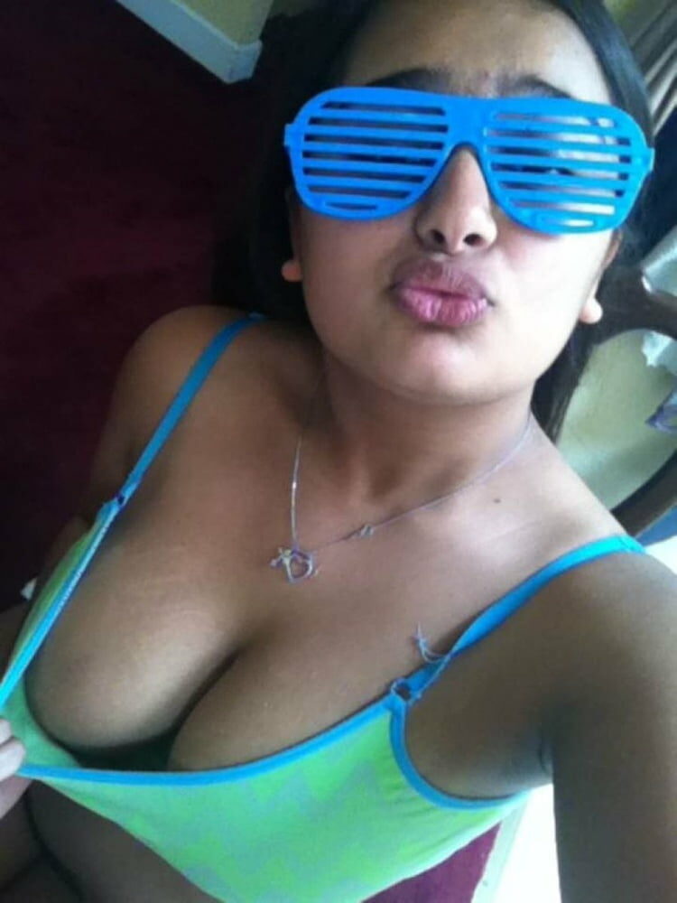 Sexy singer Vibha Saraf real nude images, Bolly Tube