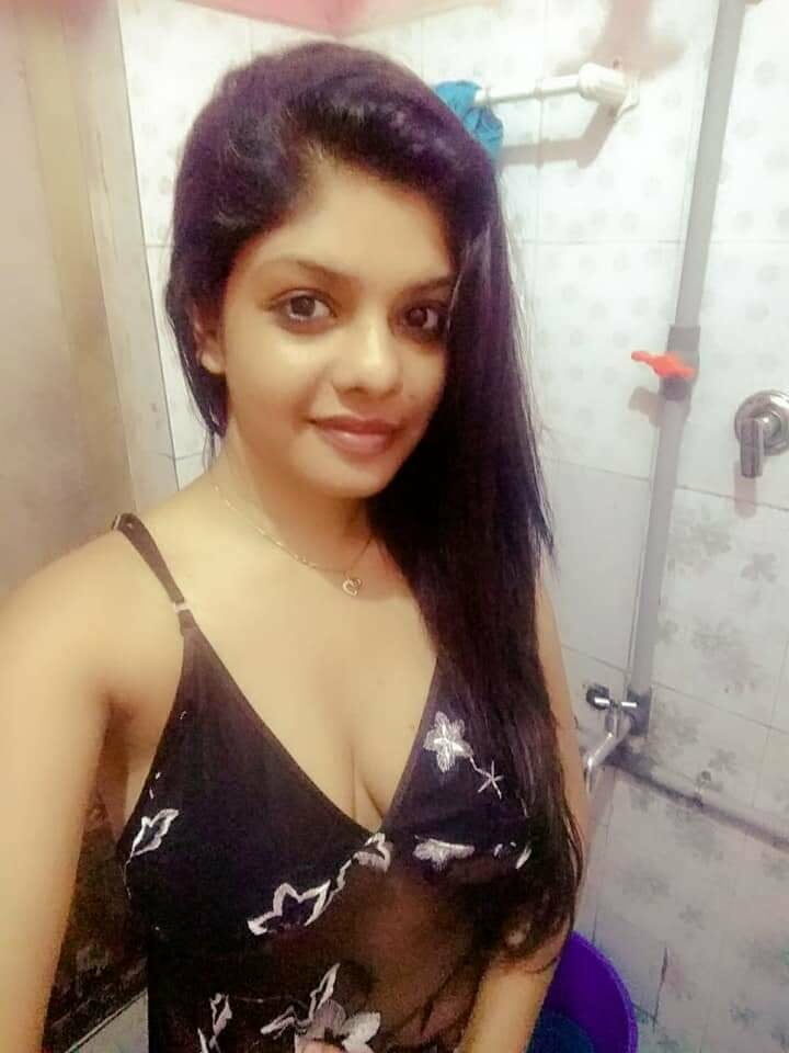 Vedhika sexy boobs photo leaked in white saree, Bolly Tube