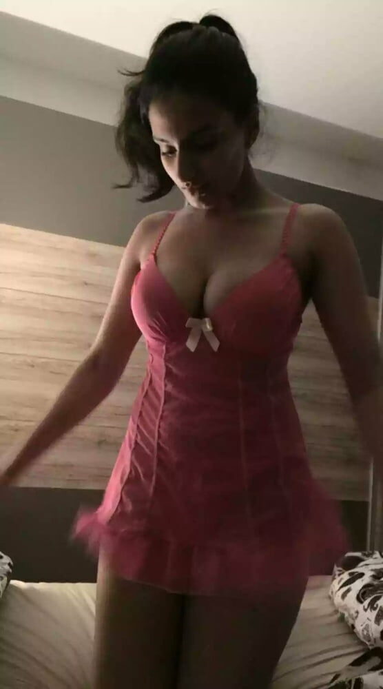 Shibani Dandekar big boobs topless slut pic, Bolly Tube