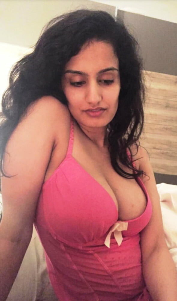 Kratika Sengar nude porn photoshoot model, Bolly Tube
