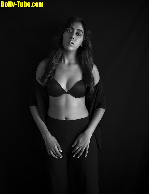 Fatima Sana Shaikh nude bathroom selfie photo hot nipple and boobs, Bolly Tube