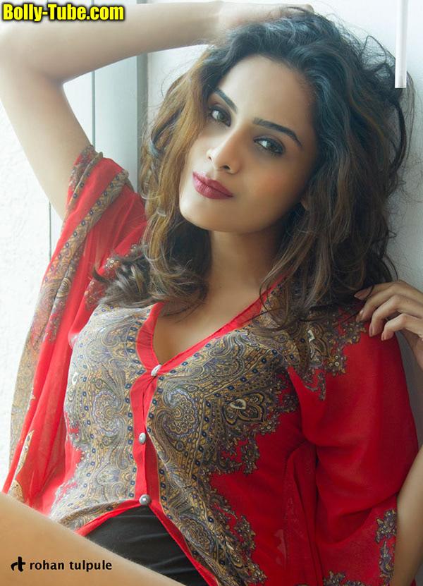 Geetha Bhascker desi celebrity wardrobe malfunction pictures unedited, Bolly Tube