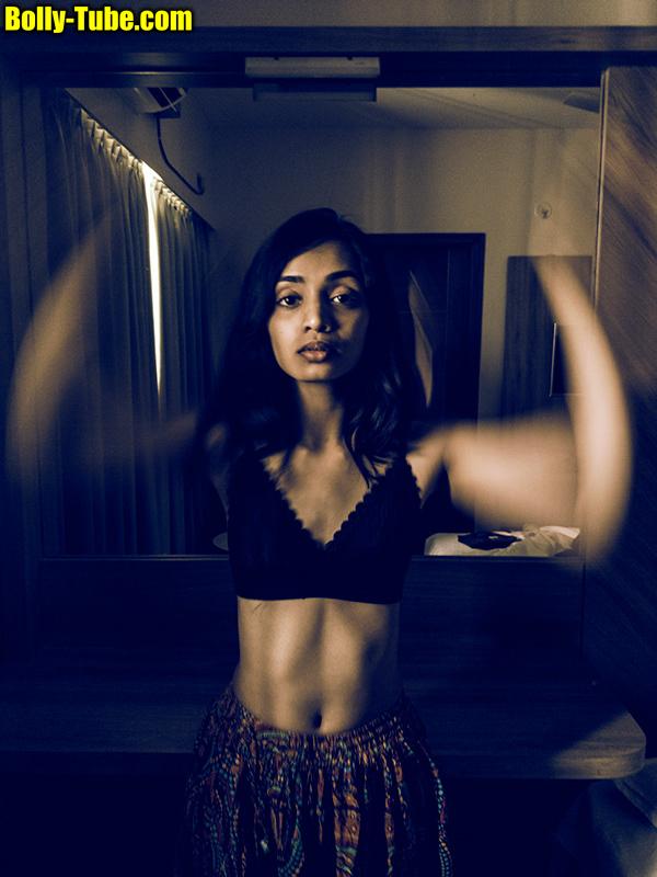 Pooja Jhaveri nude bathroom selfie photos