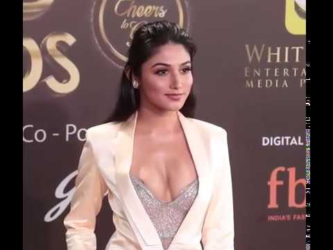 Urvashi Rautela nip slip during red carpet - Hot bollywood actress cleavage show