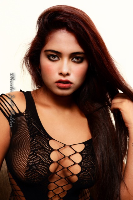 Priyanka Chopra&#8217;s naked boobs fake, Bolly Tube
