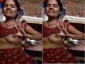 Bhabhi Showing Her Boobs And Pussy