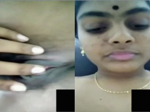 Sexy Tamil Girl Shows Her Boobs And Pussy