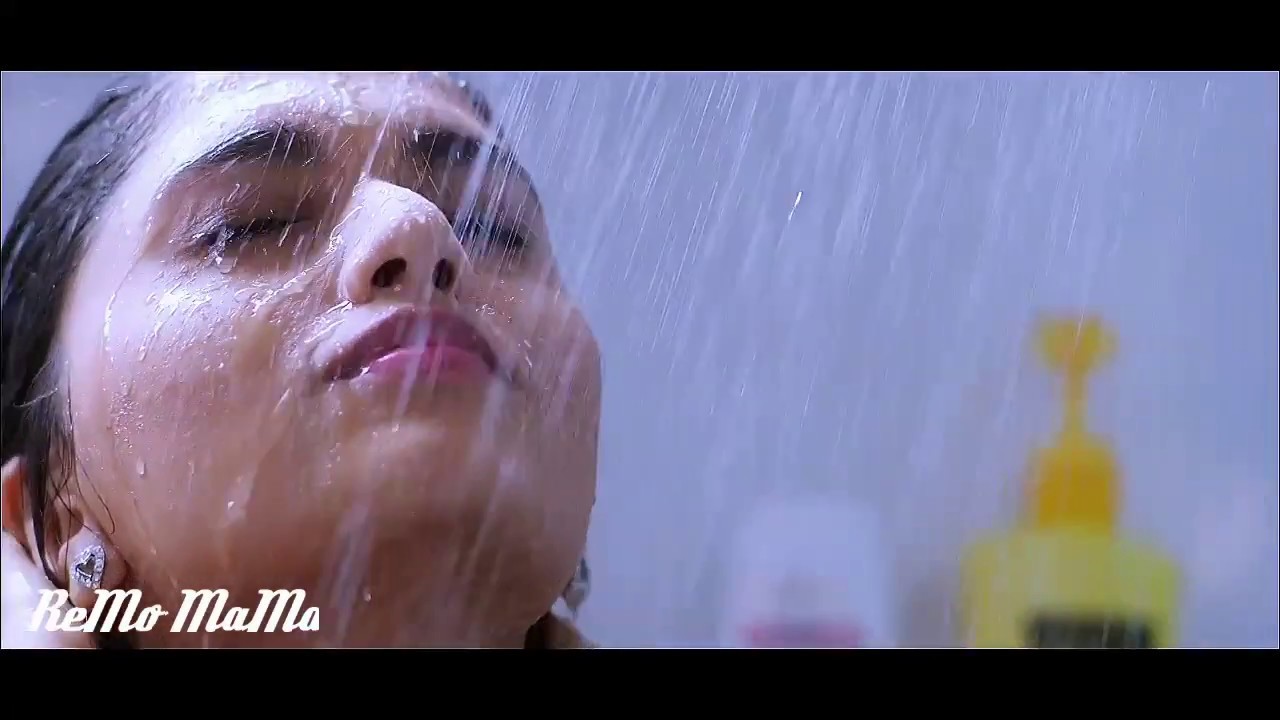 Sunaina Hot Bath Scene, Bolly Tube