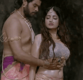 PONAM KAUR NAVEL SHOW, Bolly Tube