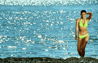 Kareena Kapoor green bikini, Bolly Tube