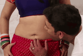 Amrapali Dubey saree drop boob kiss, Bolly Tube