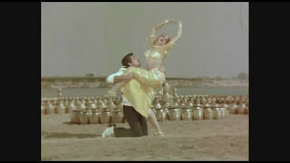 sridevinavalboobshowintohfa-avi_snapshot_02-13_255b2012-01-15_23-43-02255d-2020-5520469