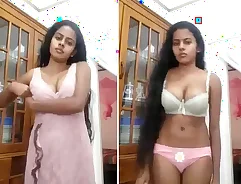 Naked Cute Girl Exposes Her Naked Body