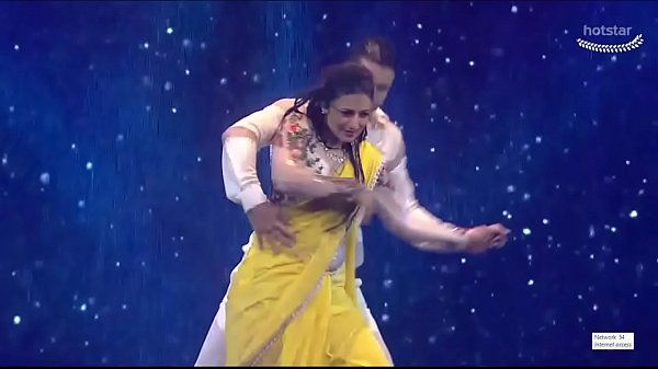 Divyanka Tripathi Navel treat in rain song&comma;Hottest performance ever&excl;