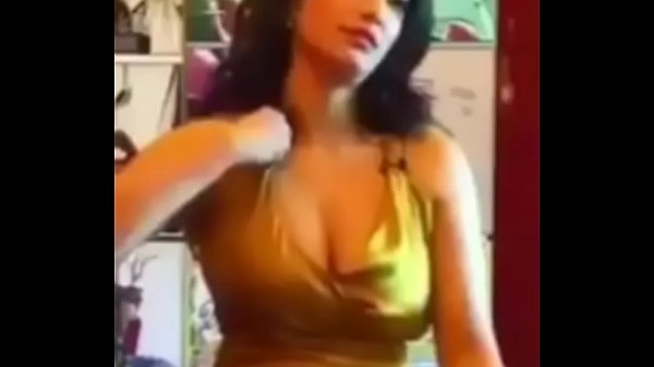 South indian shuriti hasan boob cleavage playing with her clothes to hide her cleavage